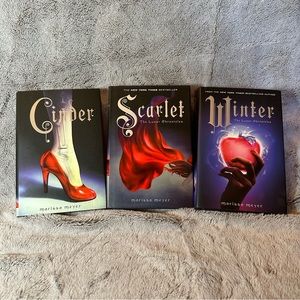 Marissa Meyers The Lunar Chronicles Series (3/4 Books) Bundle